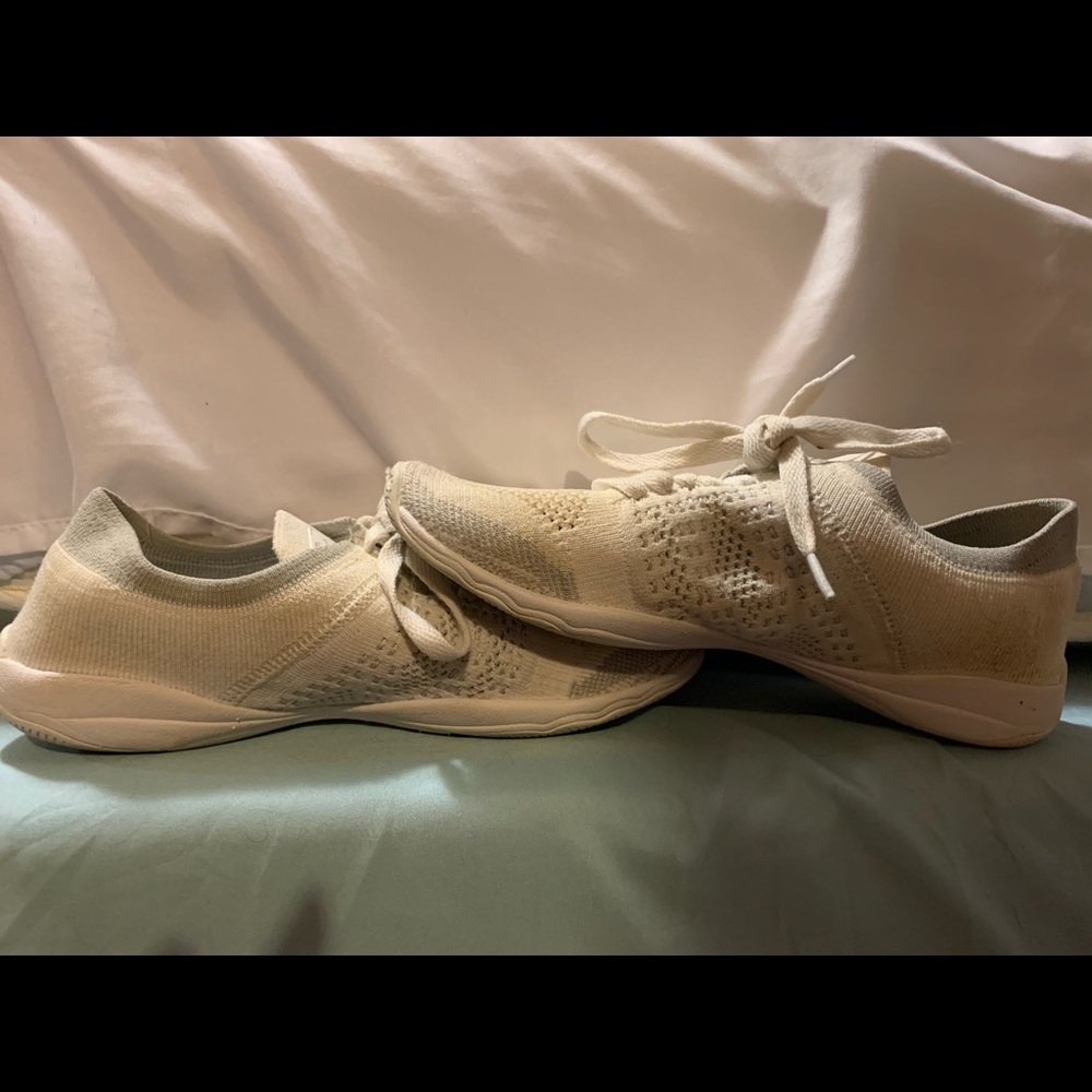 Cheer shoes